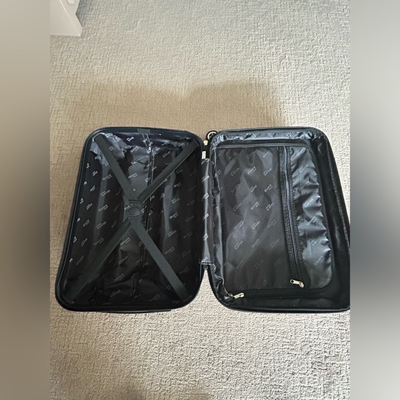 🌸SOLD🌸 Like new hard shell carry on luggage - Picture 4 of 5